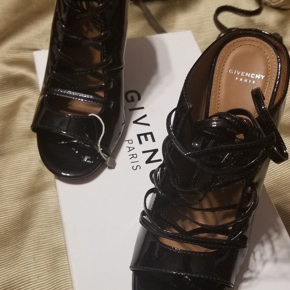 NEW Givenchy Size 8